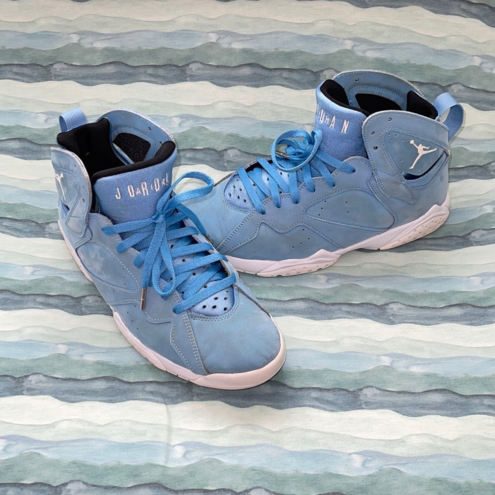 Jordan 7 Pantone